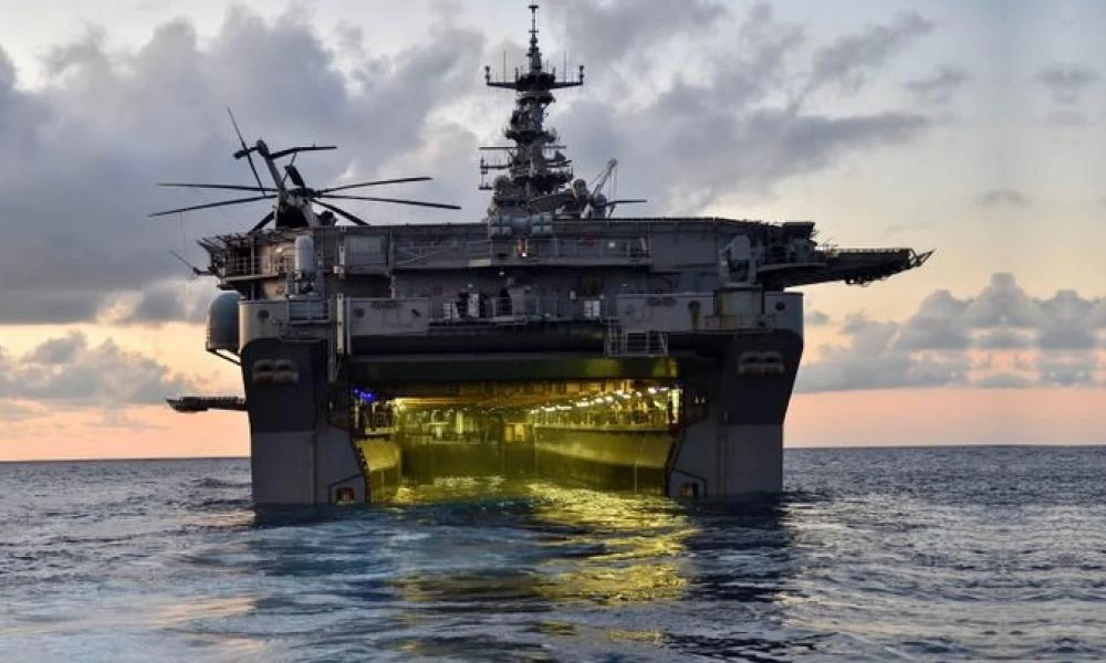 Τι εννοείς τα πλοία αμφίβιων επιχειρήσεων δεν είναι αεροπλανοφόρα;